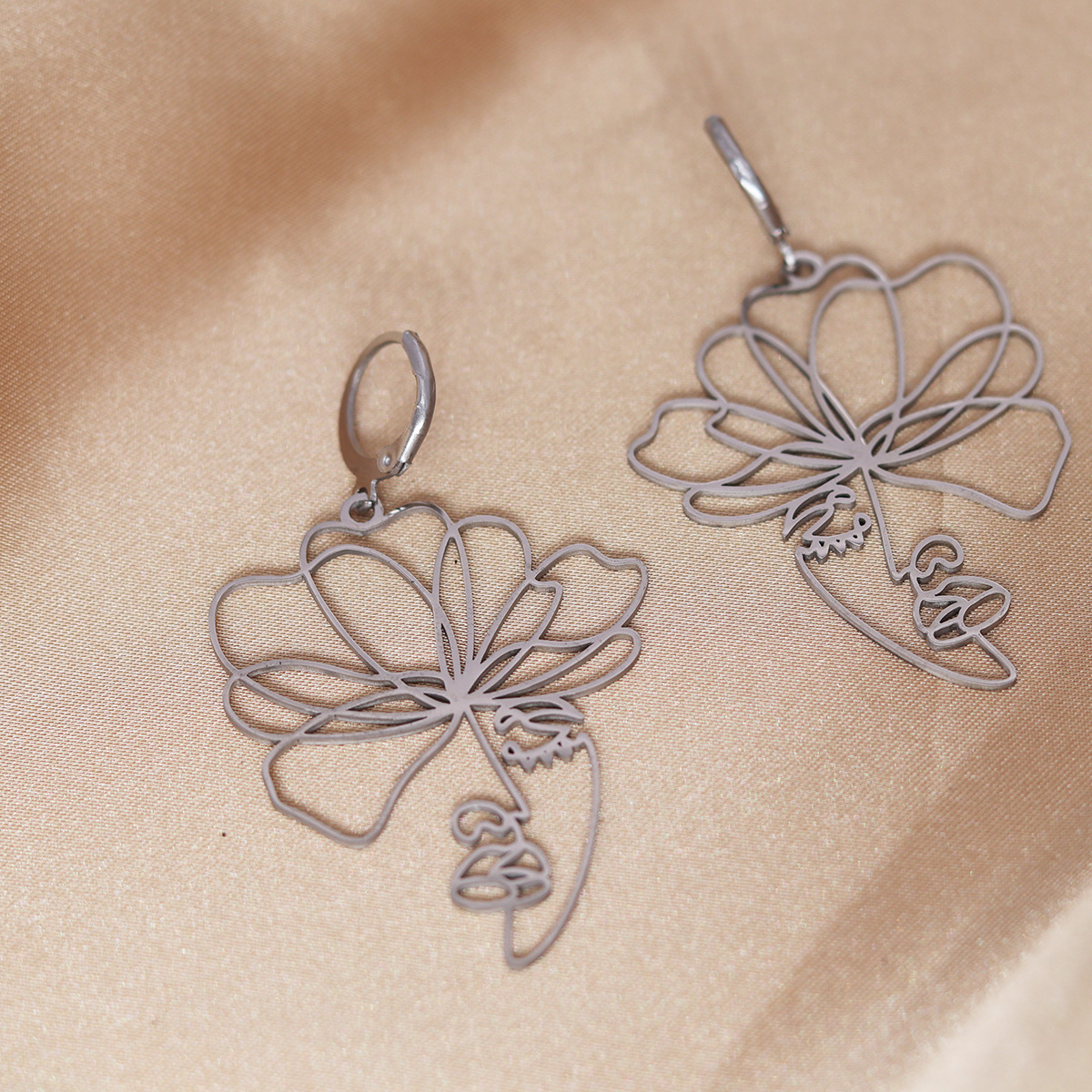 Elegant retro earrings