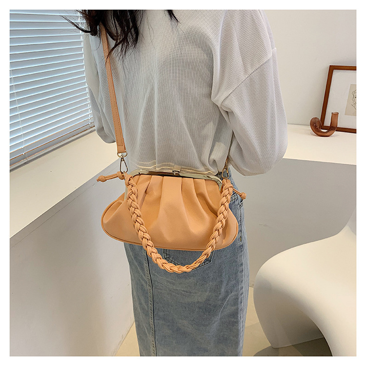 Wholesale Korean Style Pleated Single Shoulder Messenger Cloud Bag Nihaojewelry display picture 8