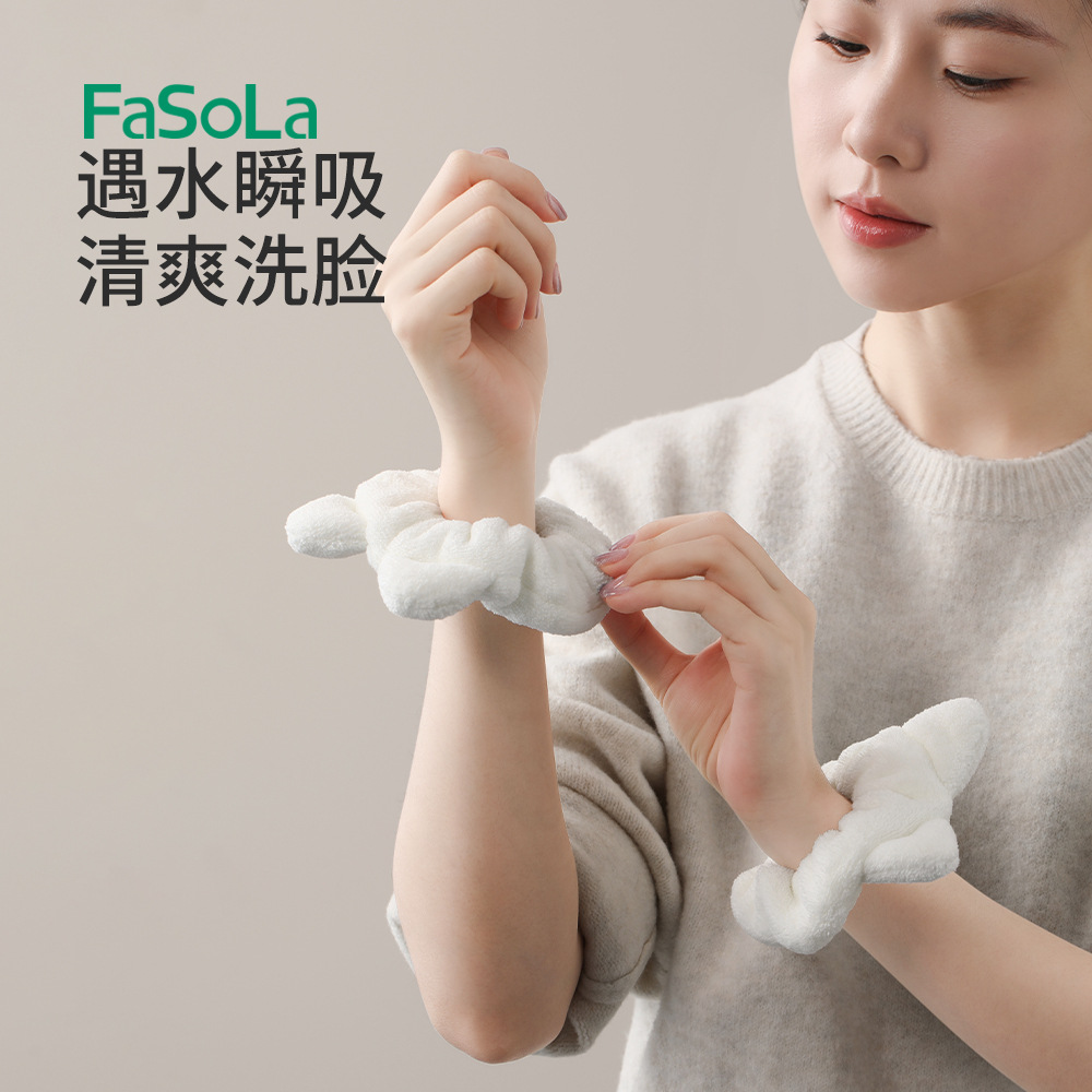 Cartoon waterproof bracelet for face washing
