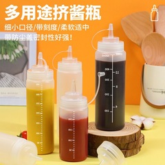 サラダソースはプラスチックの小さい壺を搾ることができます。