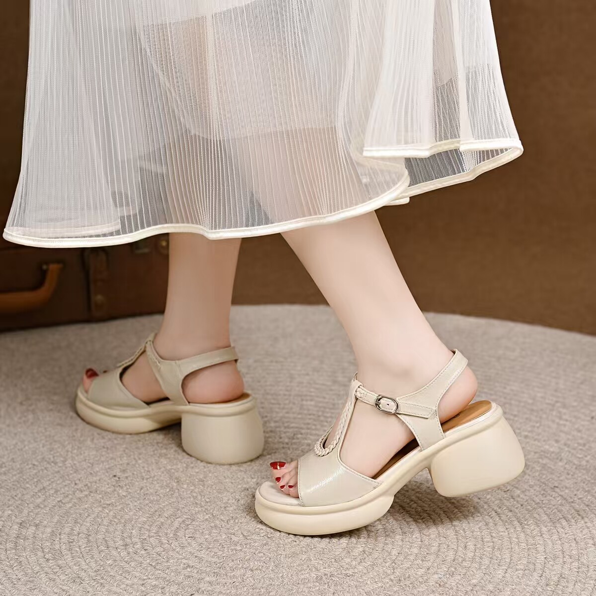 Sandal nữ da thật đế dày gót thô hở mũi chống trượt — màu be chi tiết 7
