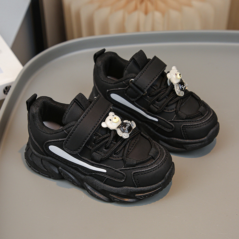 Zapatos de papá de las niñas 2023 otoño nuevo bebé Niño Zapatos de lana forrada cuero niño oso zapatilla de deporte al por mayor moda