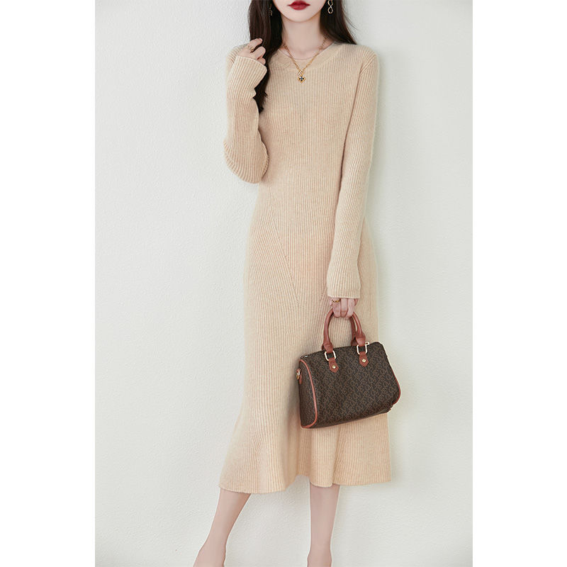 Women's Round-Neck Slim-Fit Mid-Length Knit Dress with a Sweater Skirt That Goes over the Knee, Suitable for Pairing with a Coat, Warm and Stylish Base Layer
