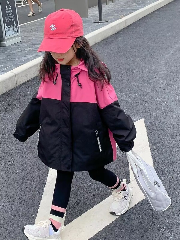 Stylish and casual winter outerwear for girls, new 2026 collection, versatile and fashionable windbreaker jacket for older children Stylish and casual winter outerwear for girls, new 2026 collection, versatile and fashionable windbreaker jacket for older children