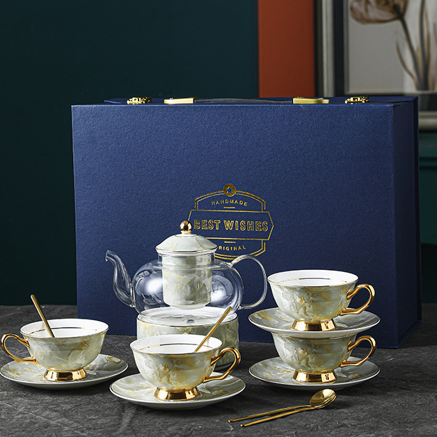 Cerámica Retro de porcelana de hueso de alto valor Juego de taza de café de estilo europeo Juego de té de la tarde Caja de regalo Taza de té de alta calidad Taza y platillo