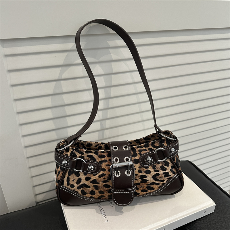 Fashionable Trendy Underarm Bag for Women 2026 Winter New Style Personality Crescent Bag Trendy Commuter Bag High-Value Women's Bag