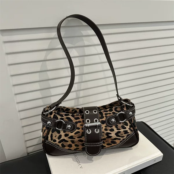 Fashionable Trendy Underarm Bag for Women 2026 Winter New Style Personality Crescent Bag Trendy Commuter Bag High-Value Women's Bag
