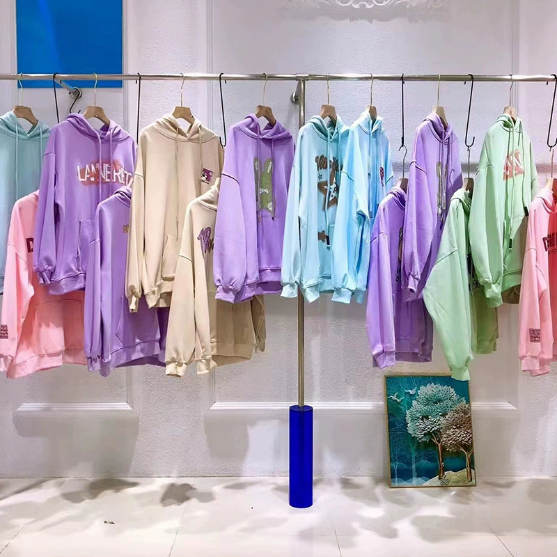 Карамельный цвет модный свитер Yizu 23 Осень Европейская версия шляпа для отдыха брендовая скидка женская оптовая Первичная поставка