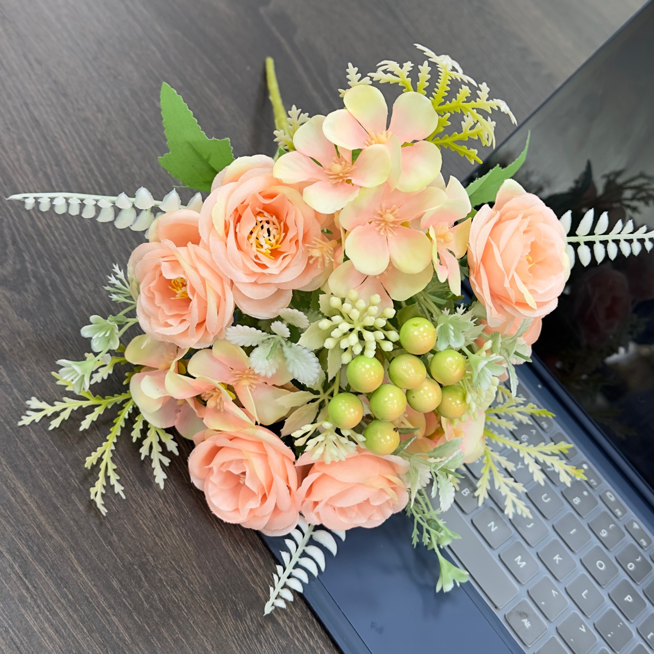 Flor artificial Rosa flor artificial decoración del hogar al por mayor de fábrica de tela de seda de la boda arreglo floral Decoración Ingeniería