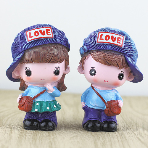 Creative resin crafts, cute couple figures, living room, bedroom, room decoration, car ornament, birthday gift