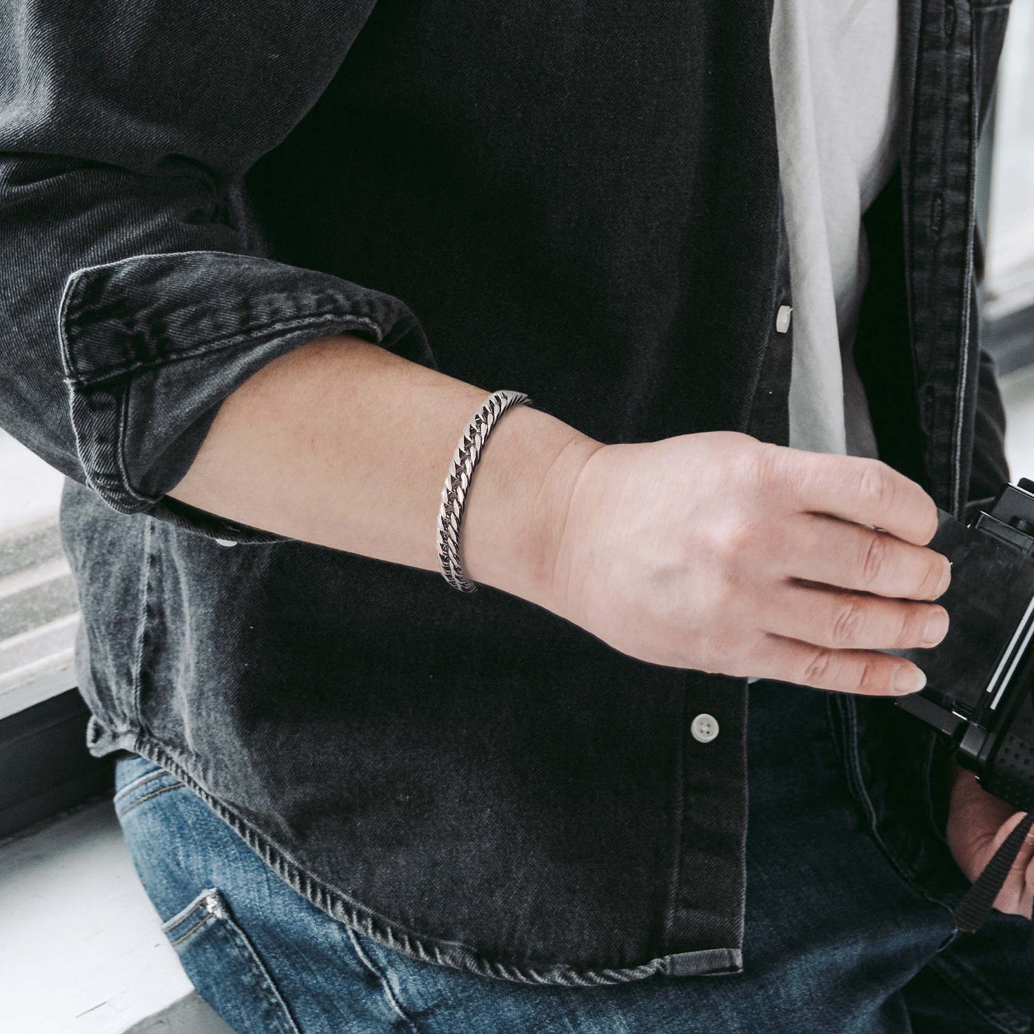 Fashionable bracelet with pigtail stainless steel