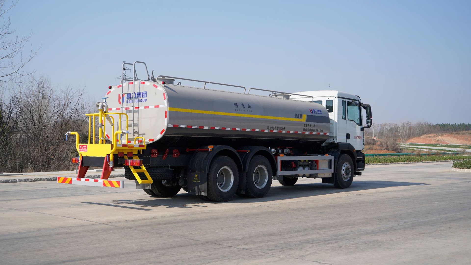 Sinotruk Howo Rear Eight-Wheel Sprinkler Truck 20 Cubic Meters Greening Spray Truck Price Large 22 Cubic Meters Stainless Steel Water Transport Truck