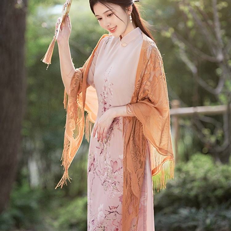 Huakai Zhixia Chaxian borla chal de encaje con cheongsam exterior 2025 nueva camisa de protección solar de rebeca fina de todo fósforo