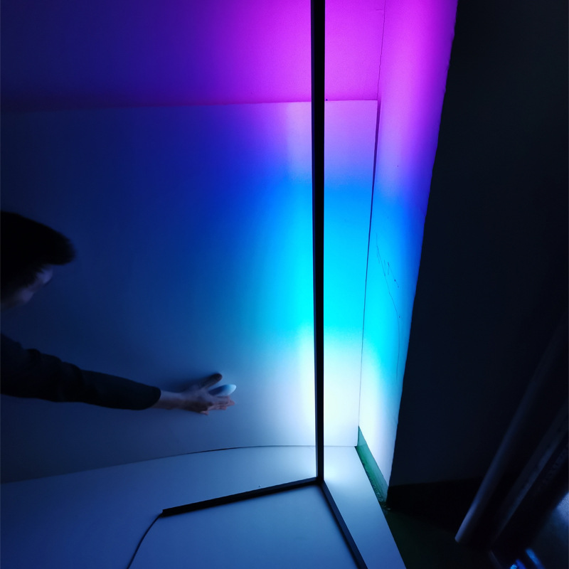 新品 LED线条幻彩调光墙角灯RGB幻彩三叉客厅落地灯遥控RGB墙角灯