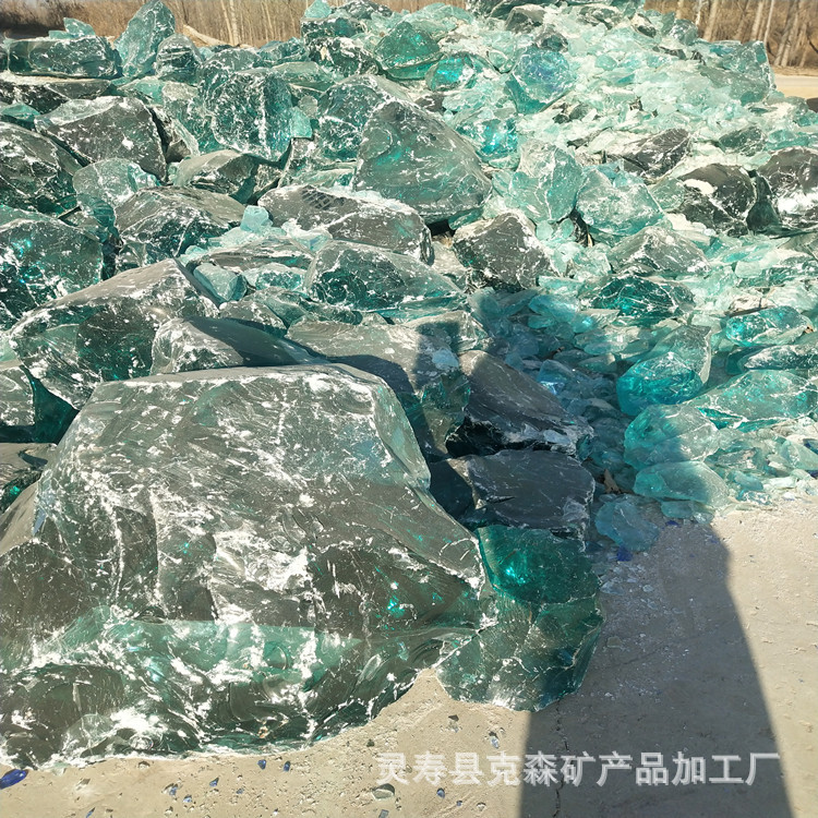 厂家大块玻璃块园林造景装饰用颜色齐全花卉铺面玻璃砂水磨石骨料