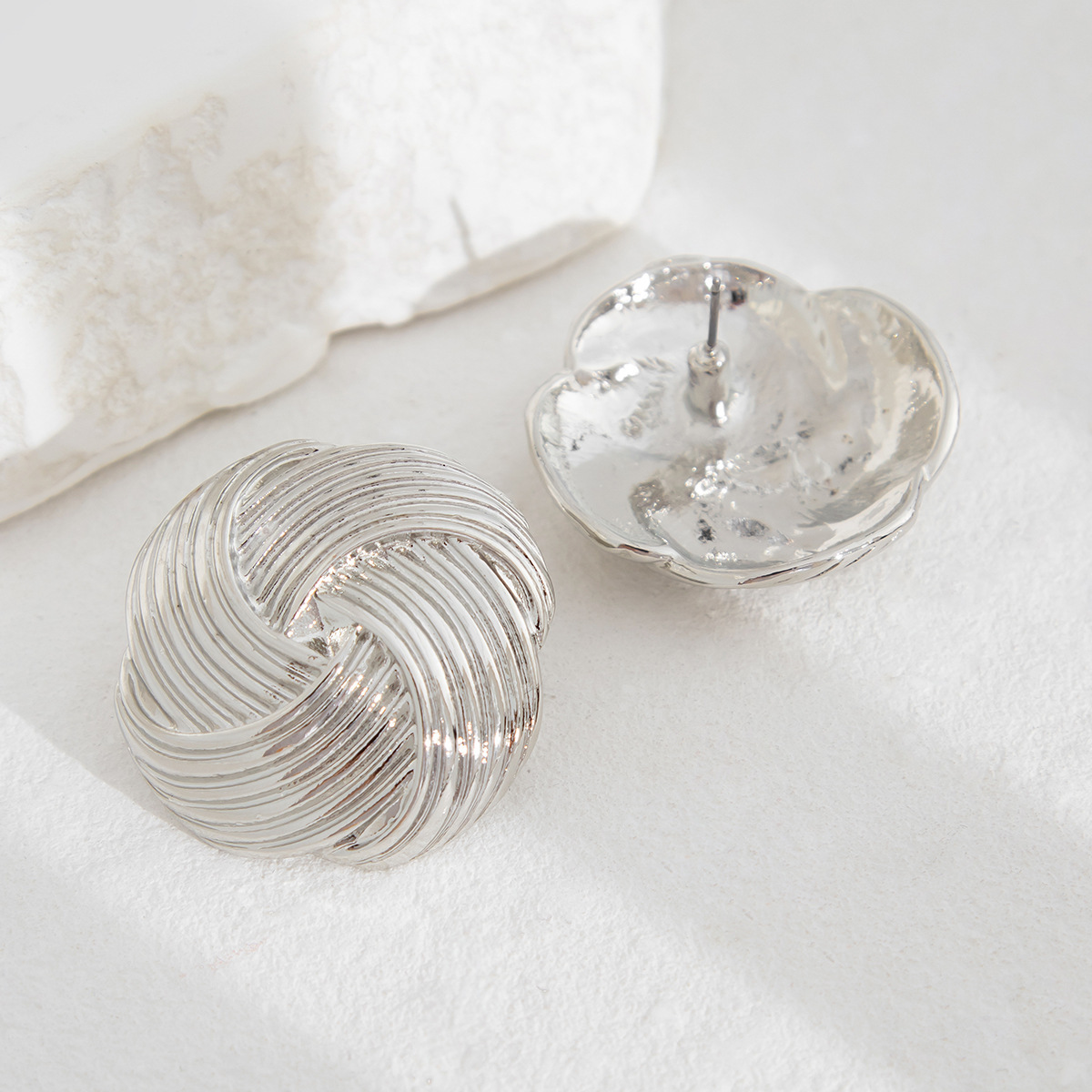 22g Weight Metal Ear Needle Material Drop Earrings, Ear Studs Classification 1 Pair Quantity Holiday, Street Occasion Metal Material Geometric, Heart Shape Pattern All Seasons Season Women's Gender Polished Finish Plating Design Retro, Classic Style Style 1 Pair Retro Classic Style Geometric Heart Shape Plating Metal Drop Earrings Ear Studs 29