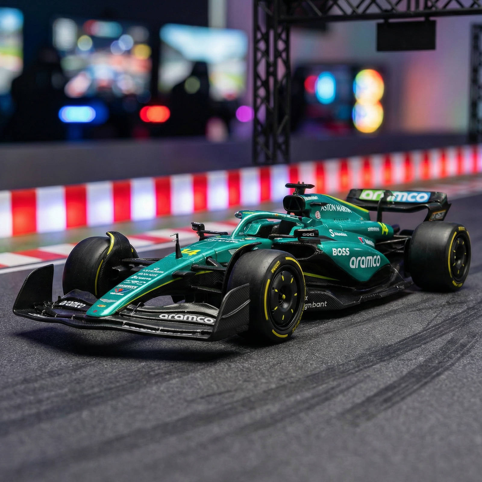 Auténtico licenciado 1: 24 Fórmula 1 Aston Martin modelo de coche de aleación simulación deslizante decoración del hogar