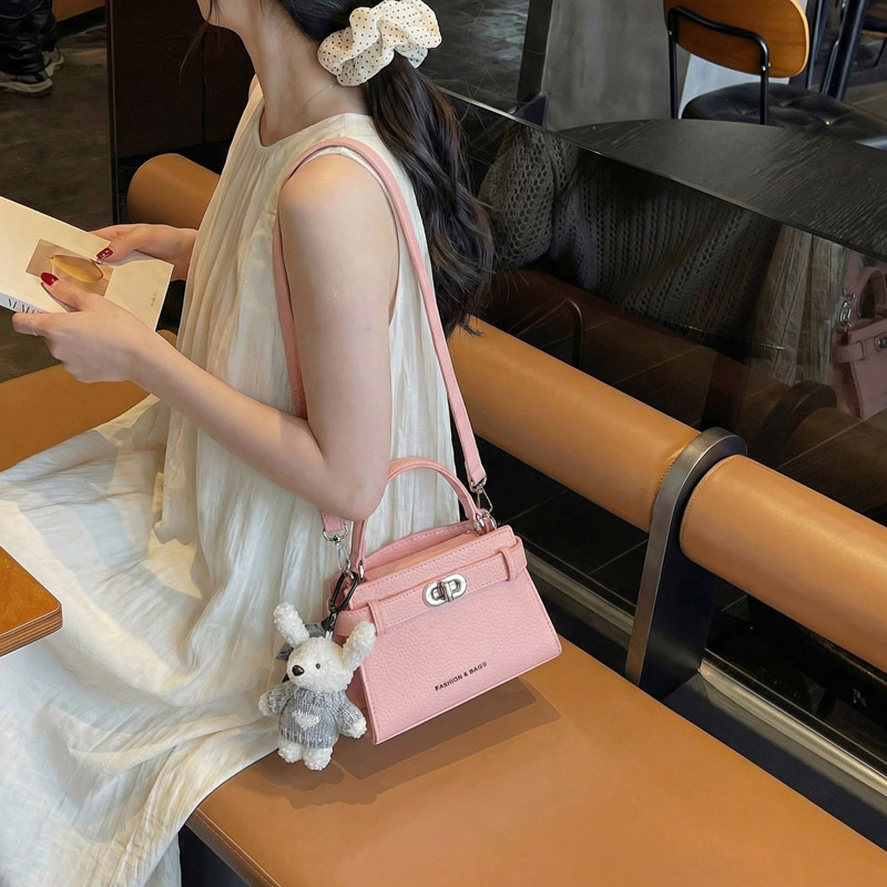 2026 nueva sensación diaria de bolsos portátiles de Kelly, mujeres de moda simple, versátil, lujoso, ligero, de viaje, una sola bolsa de hombro, moda