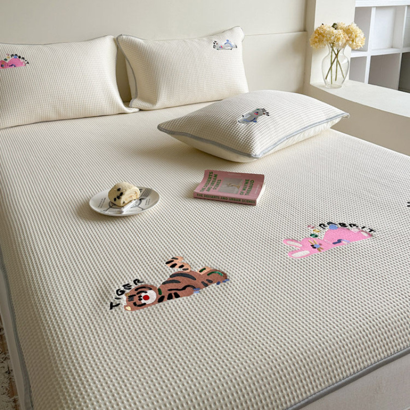 Summer Ice Silk Waffle Mat Three-Piece Set for Home Use, Washable Air-Conditioned Soft Mat 1.5m 1.8m