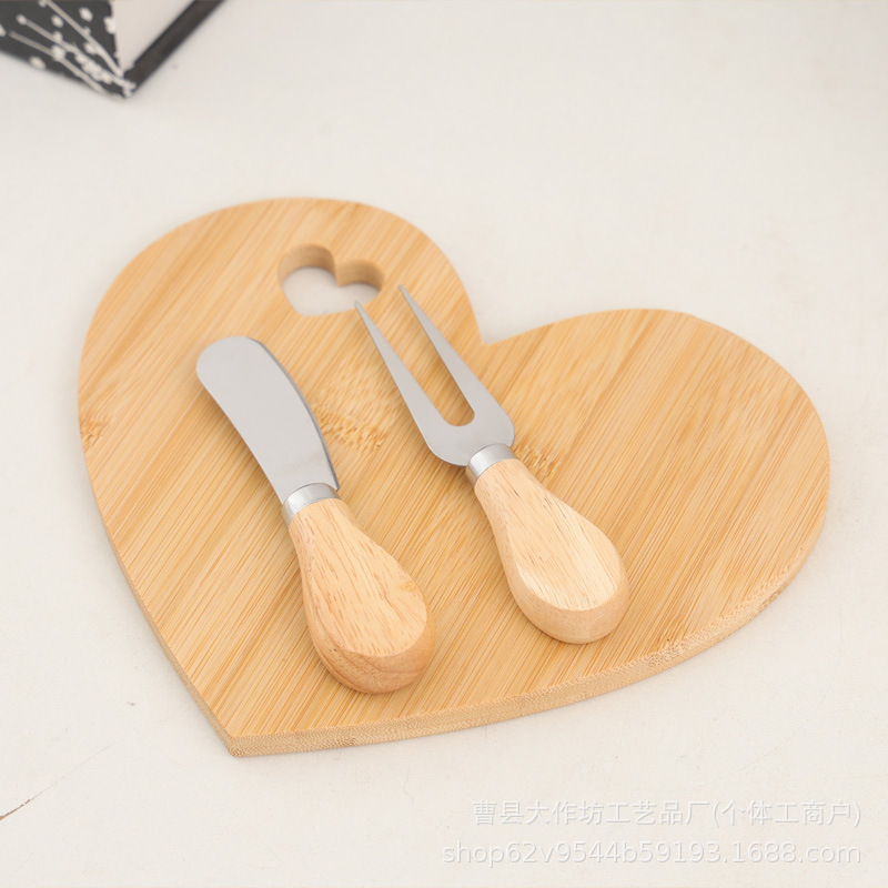 Spot Wooden Heart-Shaped Tray Solid Wood Heart-Shaped Cheese Board with Knife and Fork Set Exquisite Gift Box Solid Wood Dinner Plate