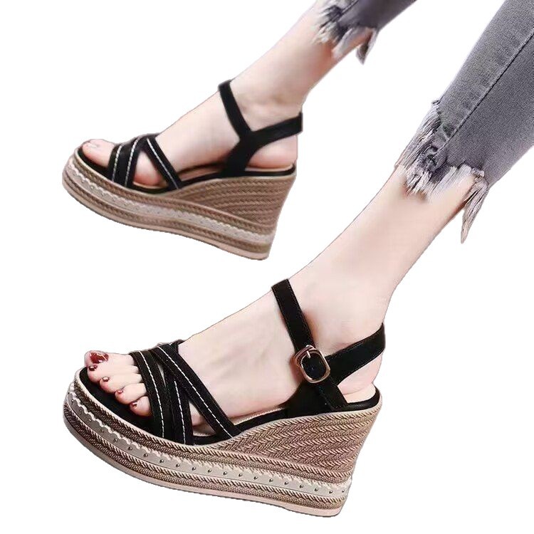 Sandalias de tacón grueso para mujeres de verano impermeable simple 2026 nueva moda muffin impermeable tacones altos