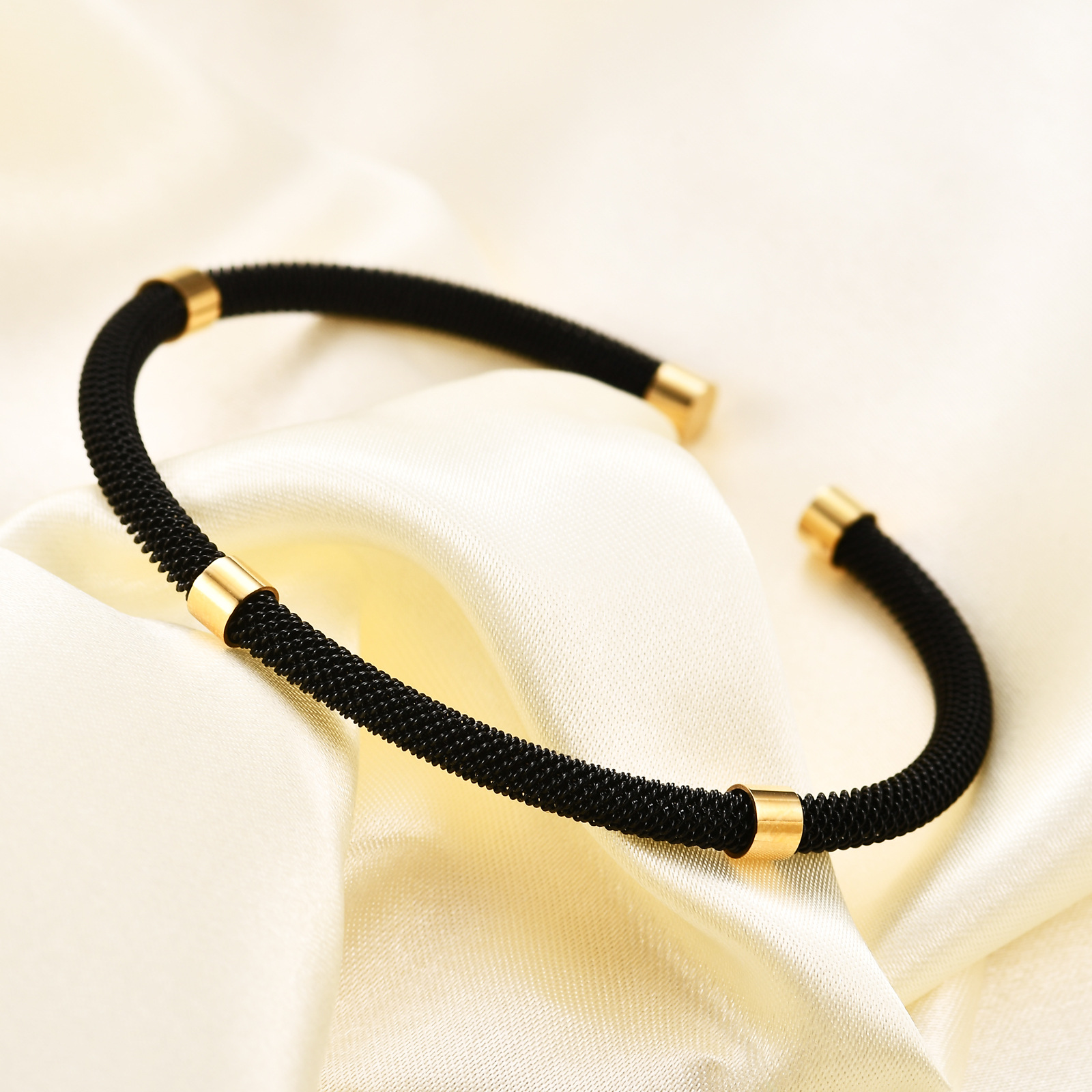 Acier Inoxydable Style Simple Couleur Unie Bande En Spirale Placage Bracelet display picture 2