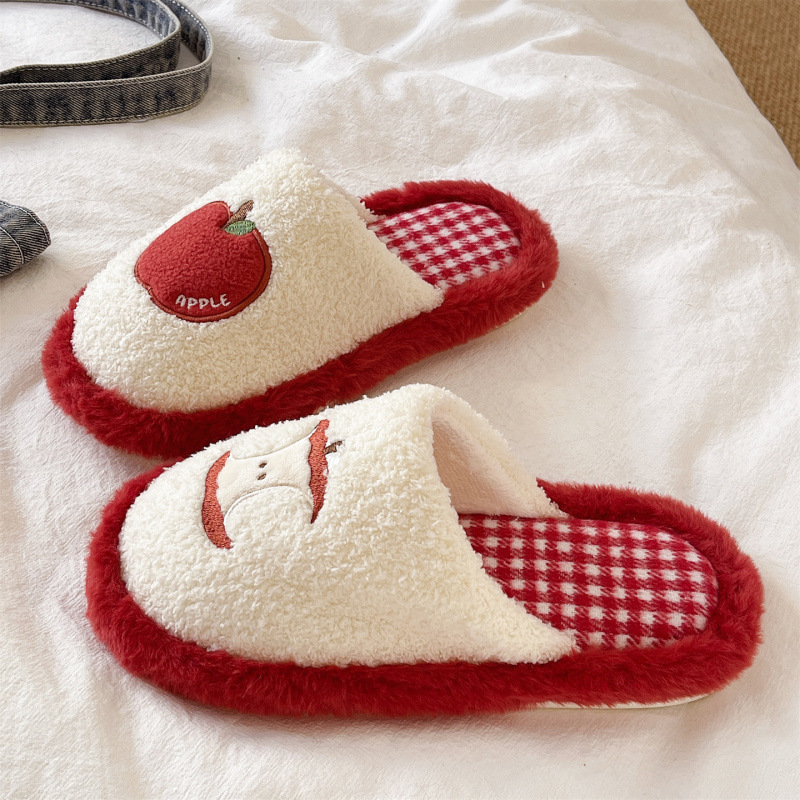 Zapatillas de algodón de invierno lindas manzana roja de niña corazón simple zapatos de lana casero suelo antideslizante zapatos al por mayor