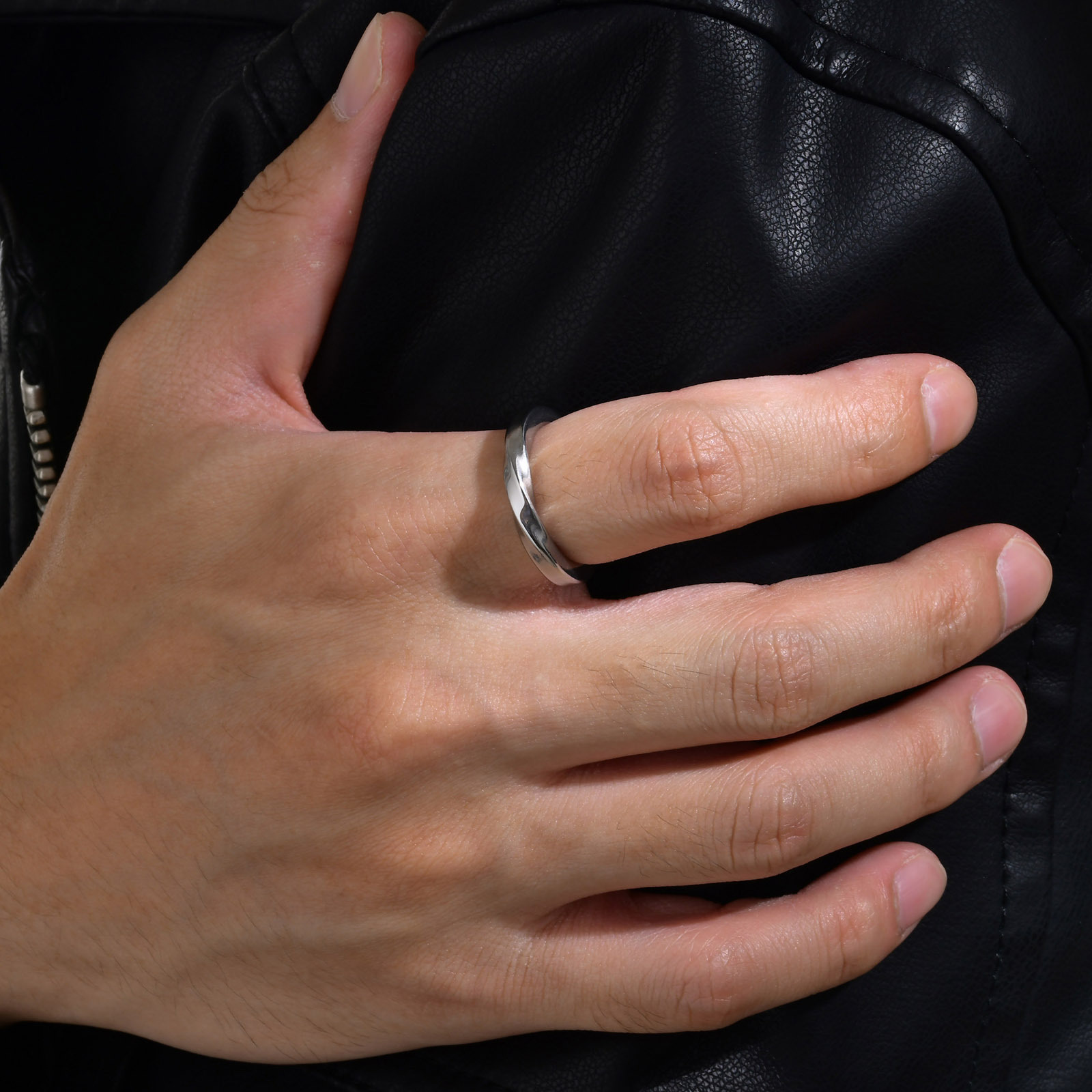 Men's Gender Basic Vintage Style Solid Color Mobius Strip 304 Stainless Steel Plating Men's Rings Men Band Rings