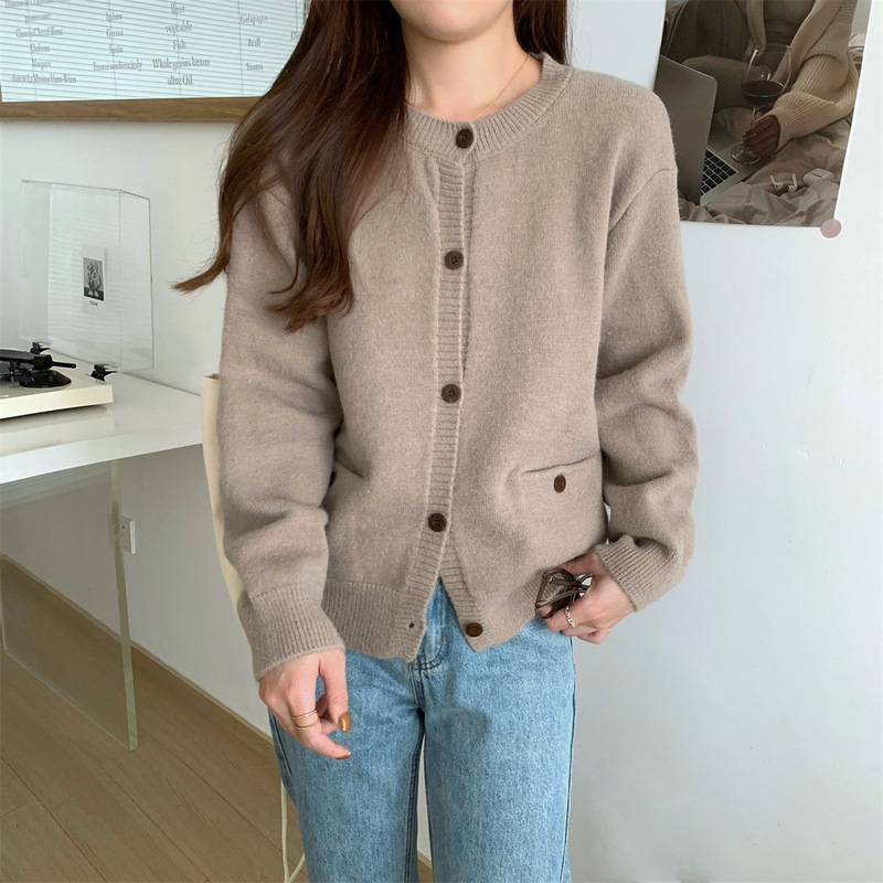 柔らかくワックスのようなレイジースタイルのショートセータージャケット2025新しい女性の秋と冬の韓国スタイルのルーズ長袖ニットカーディガントップ|undefined