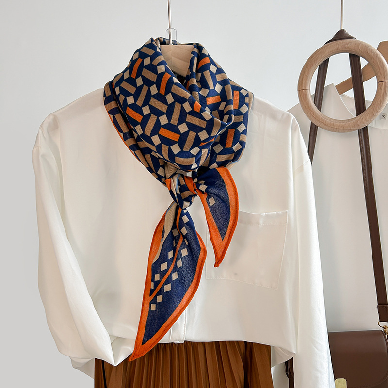 Alta sensación de tendencia simple impresión geométrica seda simulación toallas paralelas de una sola capa nicho mujer toallas de seda de lana retro