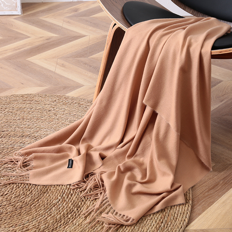 2024 otoño e invierno nuevo estilo color sólido bufanda larga imitación lana brillante textura borla marca negra mantón cálido