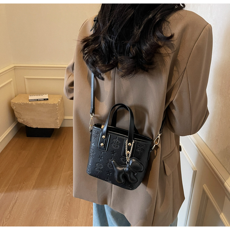 French niche fashion handbag for women, 2025 new high-end and stylish crossbody bag, casual and versatile bucket bag undefined