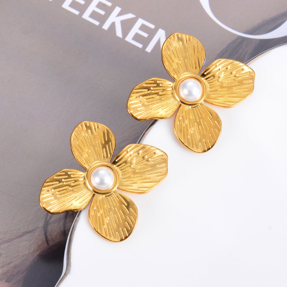 1 Pair Glam Retro Flower Plating Inlay Stainless Steel Artificial Pearls Ear Studs display picture 6