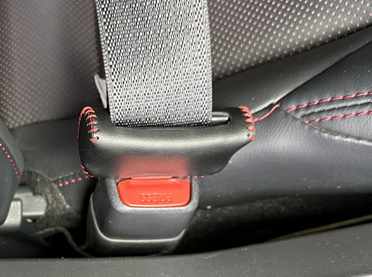Car seat belt bayonet latch tongue protection decorative cover seat belt anti-collision leather cover interior supplies