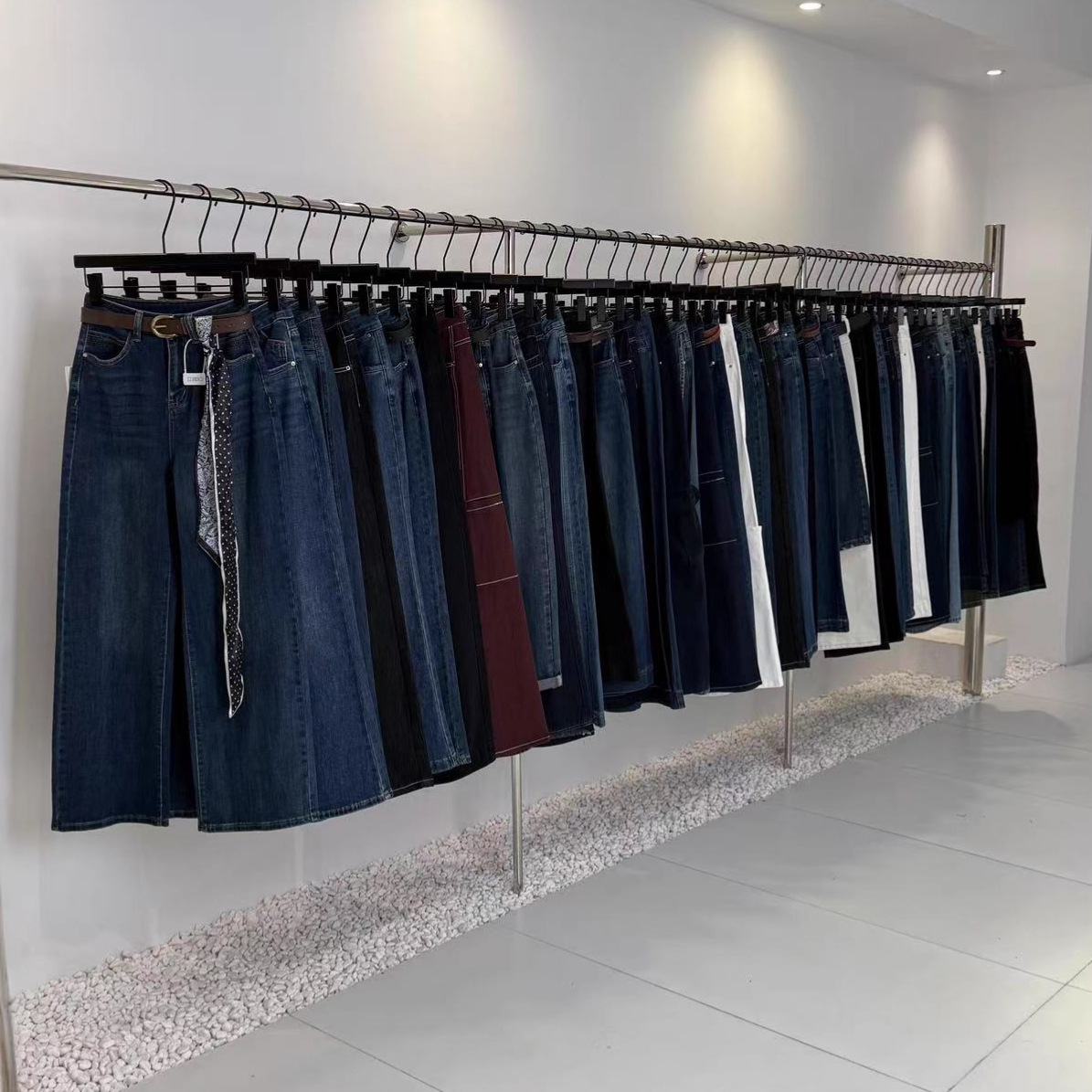 十三行微喇牛仔裤女2025秋季新款窄版高腰筒喇裤孤品尾款女装批发