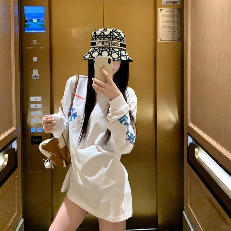 100% Pure Cotton White Long-Sleeved T-Shirt for Women, Spring & Fall Cross Print, Loose and Lazy Style, Trendy Brand Base Shirt, Fashionable 100% Pure Cotton White Long-Sleeved T-Shirt for Women, Spring & Fall Cross Print, Loose and Lazy Style, Trendy Brand Base Shirt, Fashionable