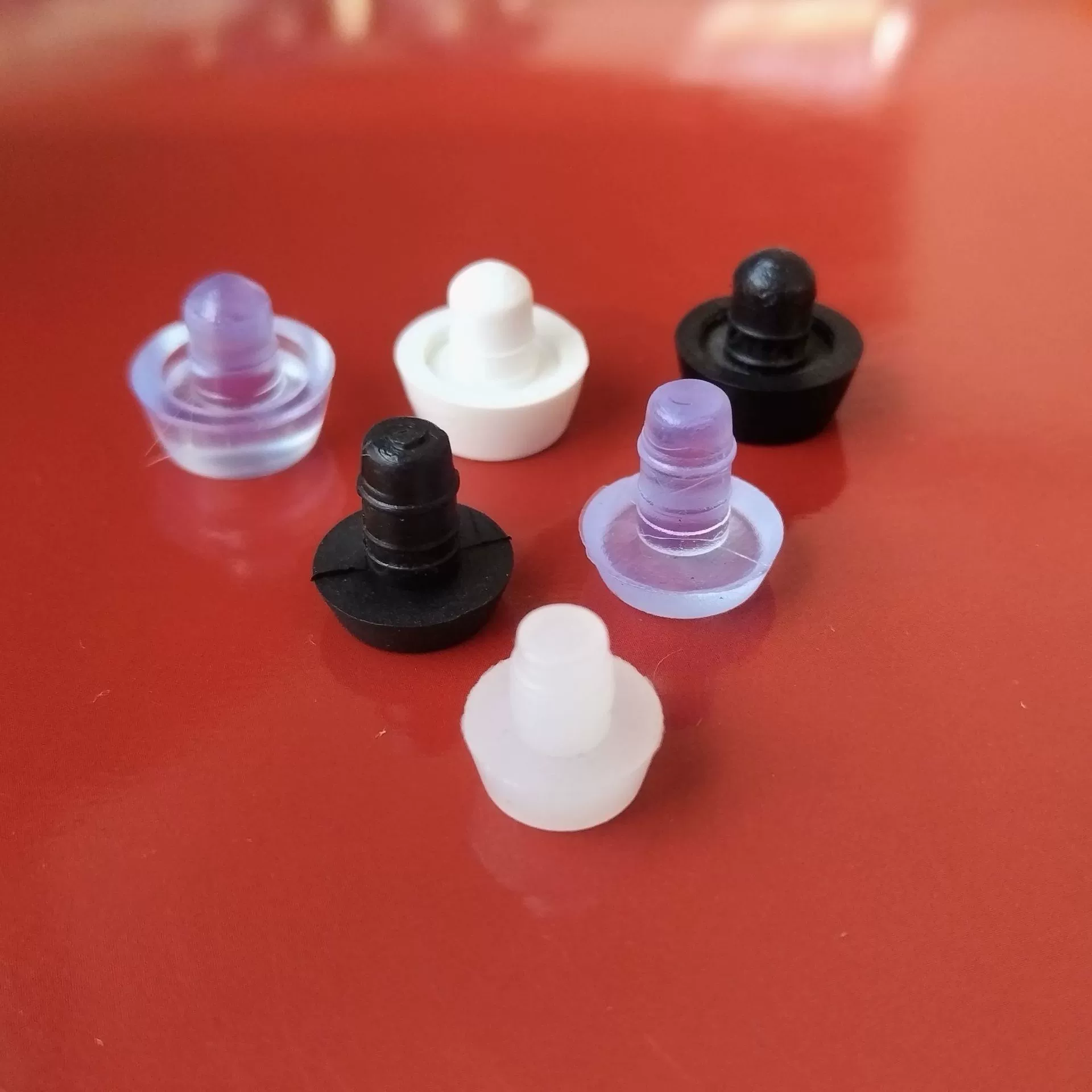 Производители оптовых 6 мм отверстия пластиковые резиновые гвозди