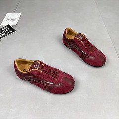 2024秋の新型平底ins潮徳訓靴の女性は疲れずに足を合わせて足の小さいカジュアルな運動板靴を見せます。