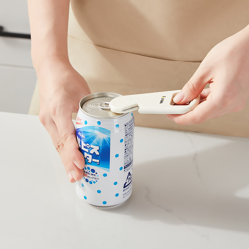 冷蔵庫はビール瓶を貼って缶を開けます。多機能アイデア磁石で瓶を開けます。|undefined