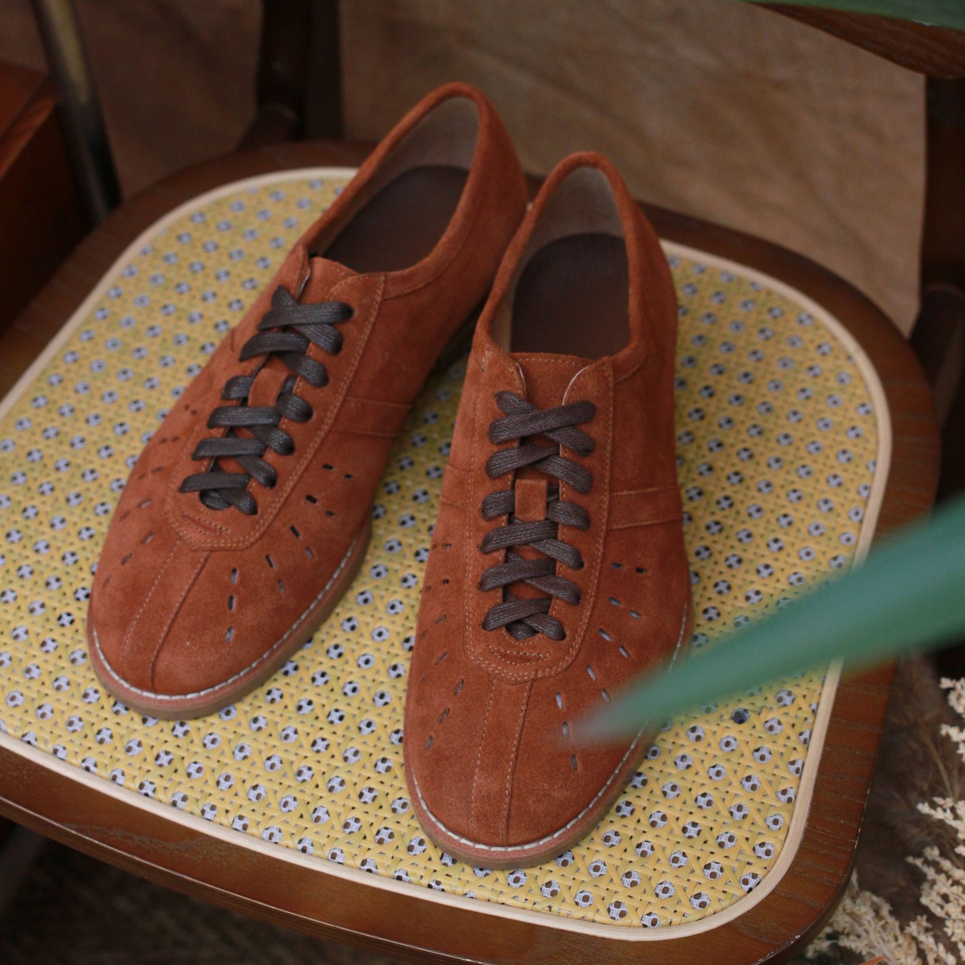 (2개) 영국 미국 최초의 레이어 가죽 조각 컬러 캐주얼 신발 편안한 보드 신발 세트 복고풍 볼링 신발 남성 신발