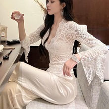 新款纯欲性感v领修身喇叭袖长袖蕾丝衫女早秋季新款收腰短款上衣