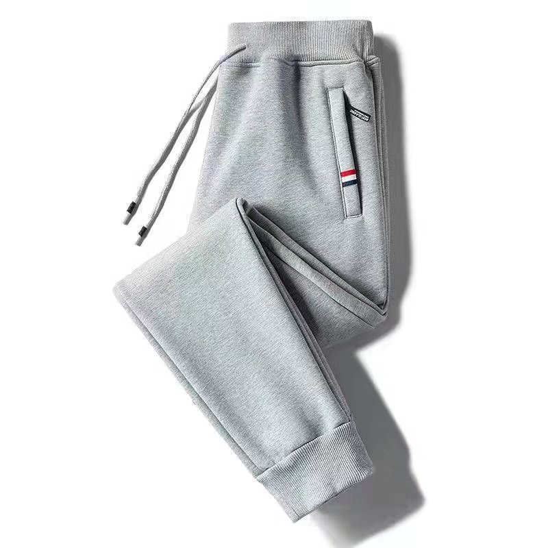 Bid -footed light gray