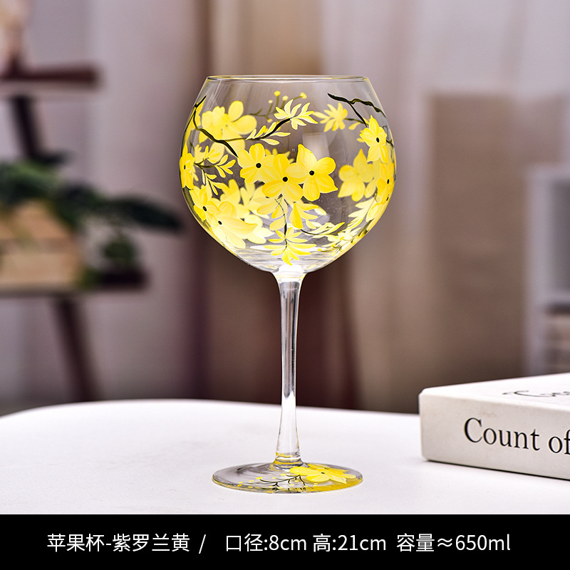 Taza de manzana amarilla violeta pintada a mano