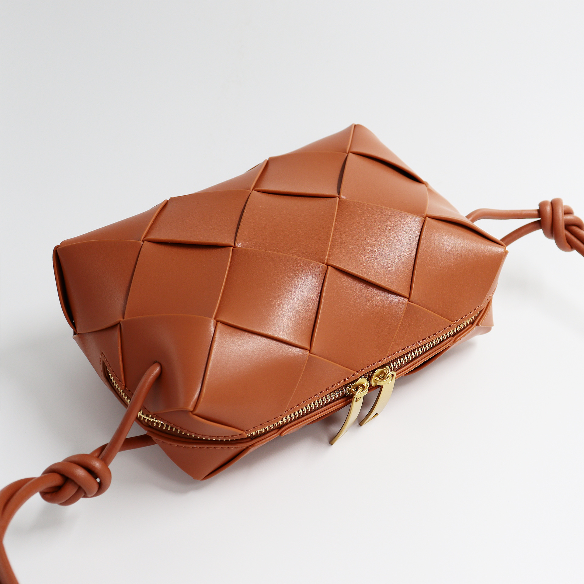 2023 nueva bolsa de mensajero tejida nicho de alta calidad de cuero genuino rombo bolsa de moda todo partido pequeño bolso cuadrado bolsa de hombro para mujeres