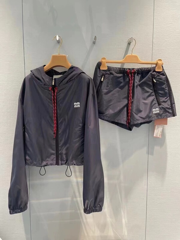 高品质miumiu夏新款尼龙系列微标拉链式连帽防晒服套装显瘦休闲女|undefined