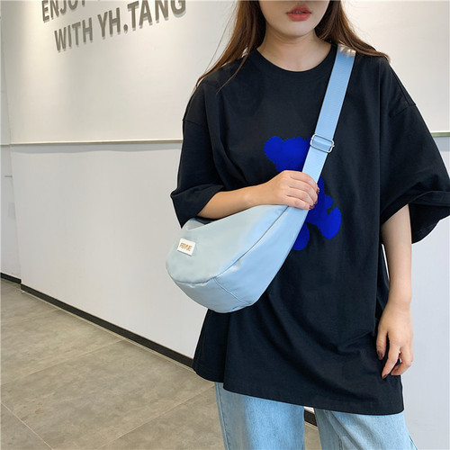 尼龙斜挎包包女新款潮饺子包轻便运动小挎包腋下包简约单肩包