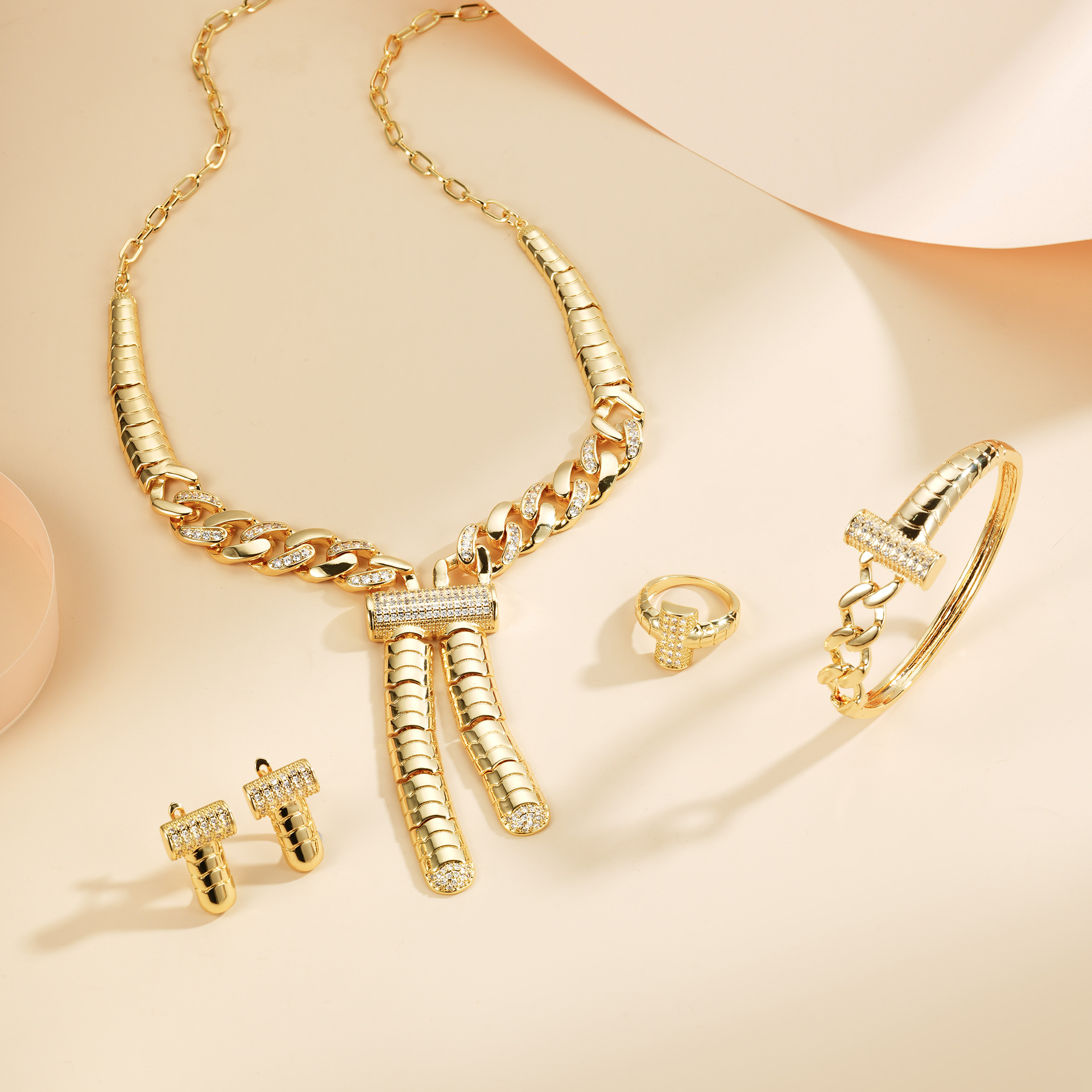Europa y América en forma de T diseño conjunto de joyería con diamantes lujosos de alto nivel sensación pulsera collar joyería transfronteriza al por mayor
