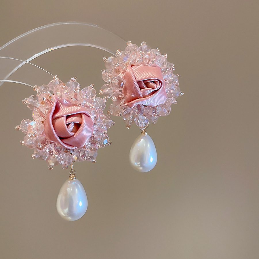 Pendientes de perlas de cristal de diamante de aguja de plata pendientes largos de lujo de Luz Retro europeo y americano pendientes dulces frescos de alto grado para mujeres