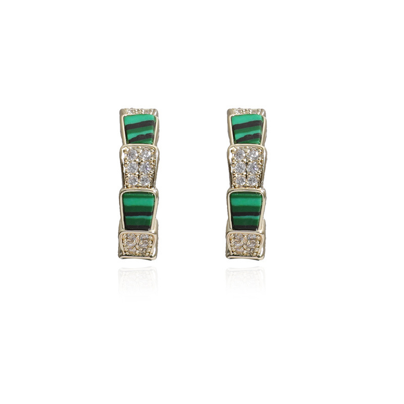South Korea 925 Silver Needle Emerald Zircon Design Sense Temperament Earrings C-shaped Earrings display picture 5