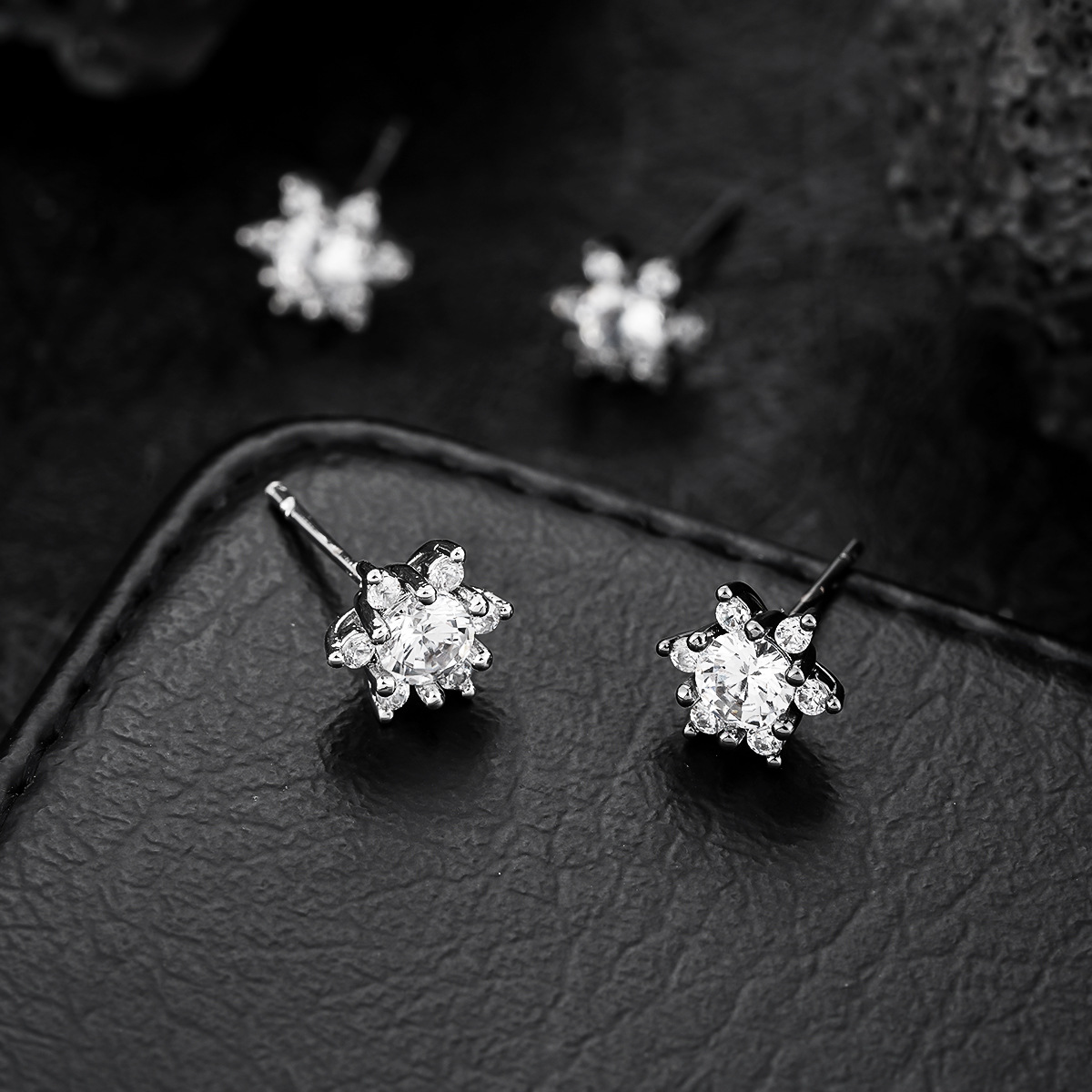 Pendientes de botón para hombre modernos. Estilo minimalista urbano y punk, ideal para ocasiones informales, fiestas y uso diario. Hechos de acero inoxidable 316L, hipoalergénicos, sin níquel._voghion.com